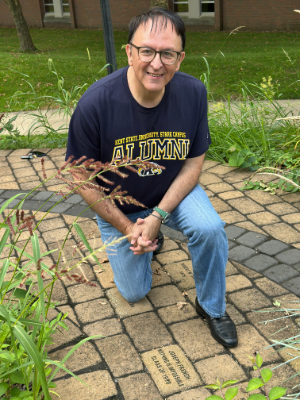 �Ը������� Stark alum Joe French