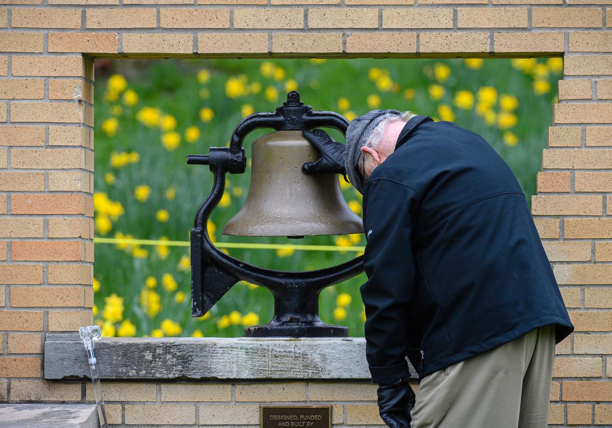 Jerry Lewis pauses at the Victory Bell on the 50th anniversary of the May 4