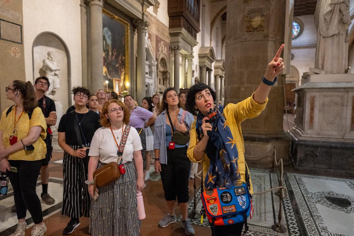Kristin Stasiowski (far right), assistant dean of international programs and education abroad for the College of Arts and Sciences at 91�ֿ�, leads a group of 91�ֿ� students as they discover the art, architecture and history of Basilica di Santa Croce in Florence, Italy. 