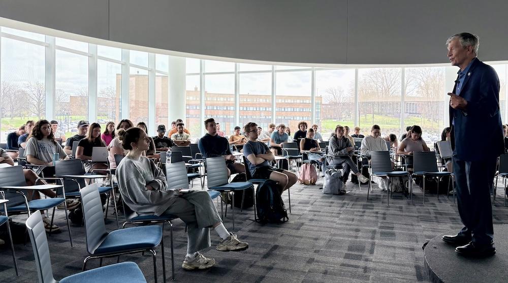 Likens talks to business students in the global forum
