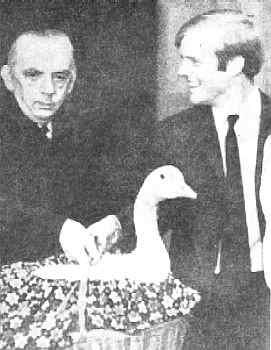 Stanislaw Mazur presents Per Enflo with a live goose in 1972