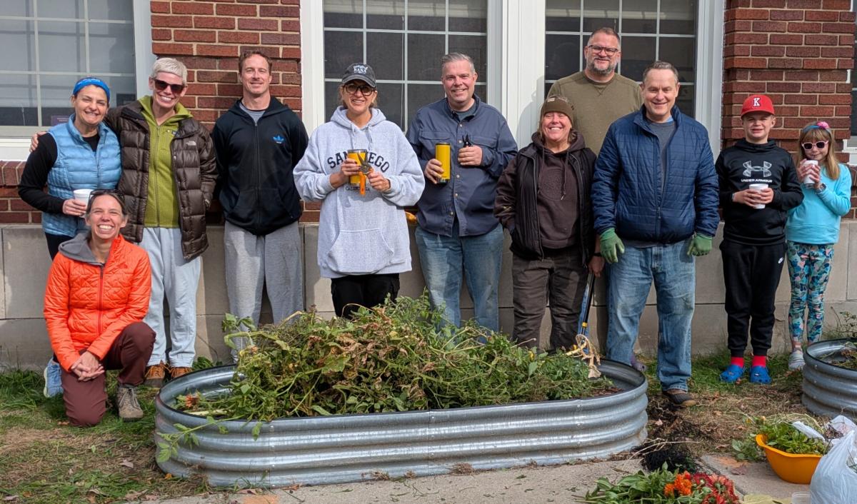 TLC staff volunteer at Davey Elementary Fall 2025