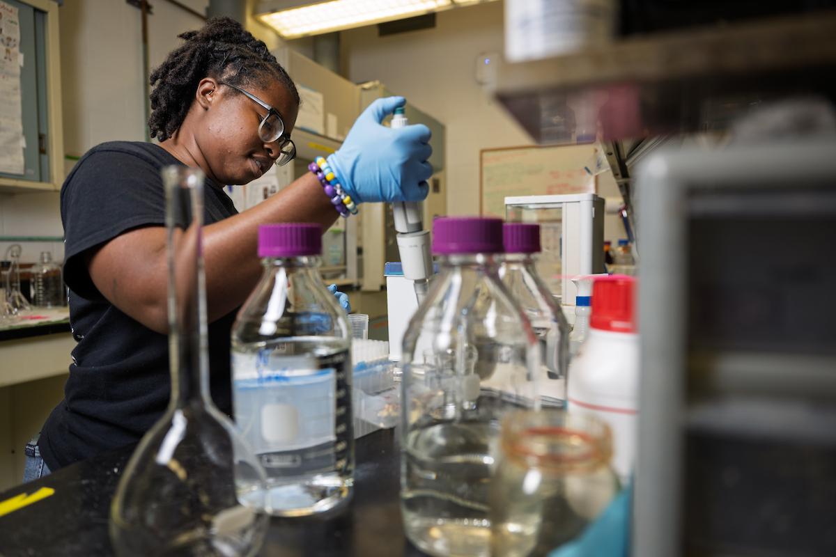 Sophomore Tamera Owens participated in the Summer Undergraduate Research Program Sophomore Tamera Owens participated in the Summer Undergraduate Research Program