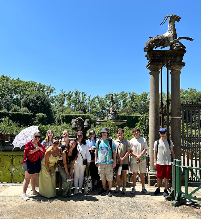 Dr. Chi-hua Groff and her students in Florence Italy at the Boboli Gardens
