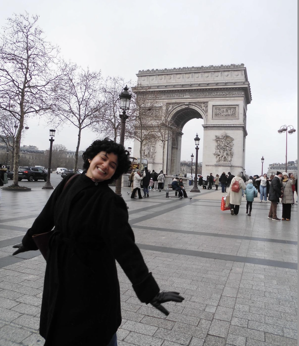 Tiffany in Paris in front of the Arc de triomphe.
