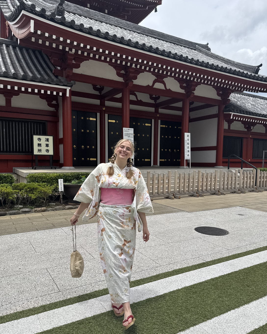 Ashley dressed in a kimono in front of a temple