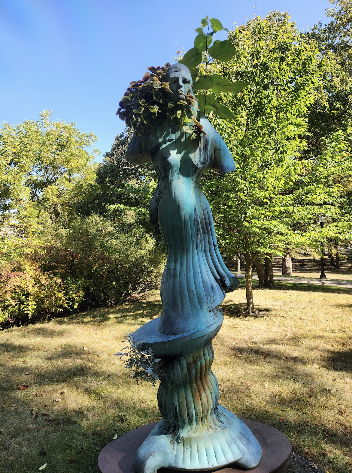 Sidney Statue by Robert Wick.