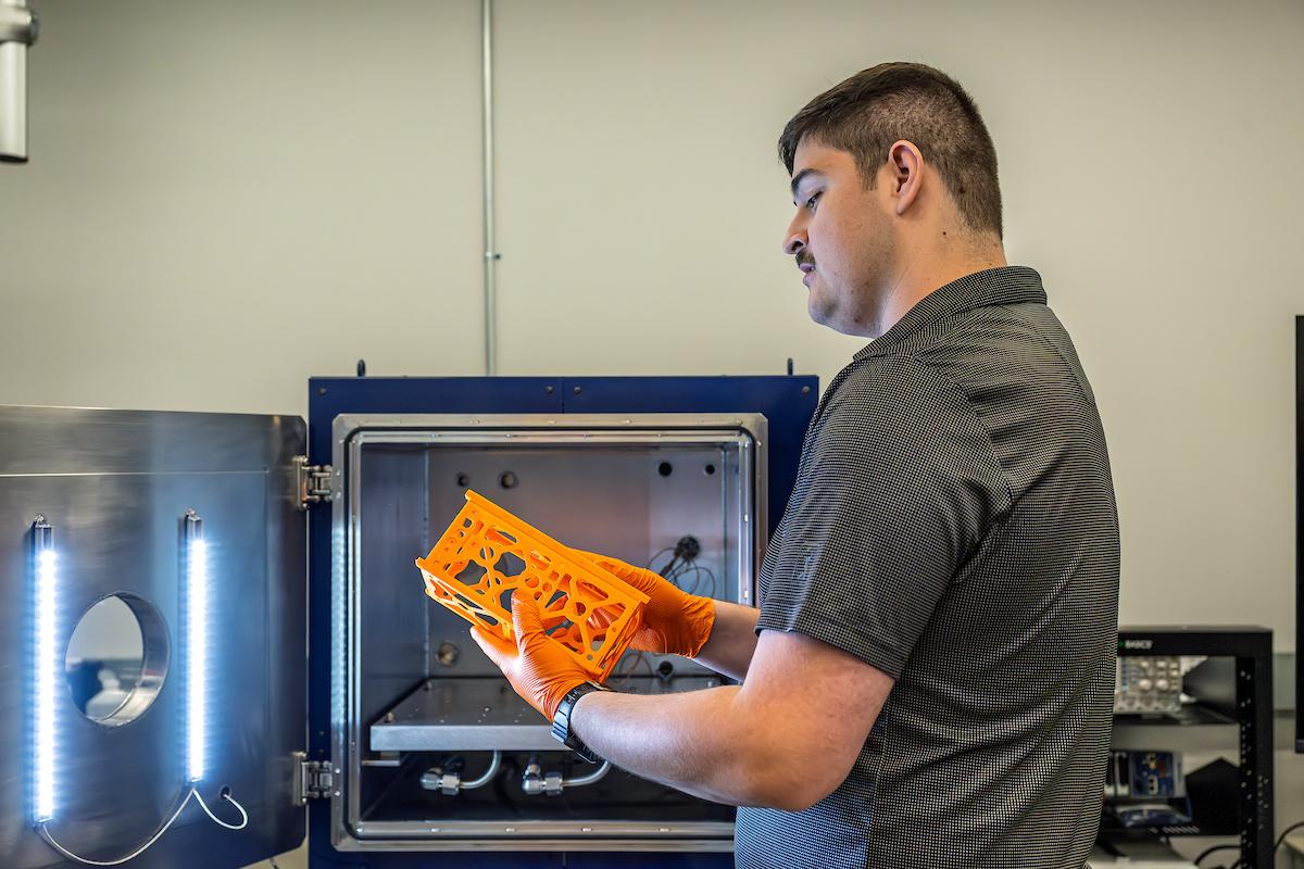 Mark Stallone is a master's degree student who is working in Թ State's Spacecraft Design Lab to develop a satelllite.