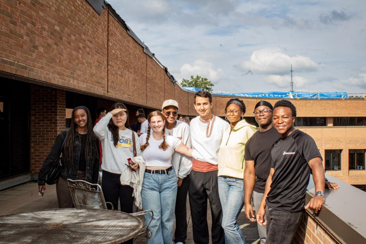 Arslan and friends in front of the �Ը������� Student Center