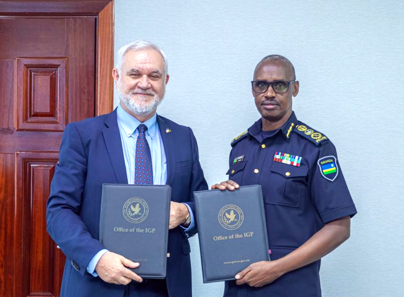 Dr. Marcello Fantoni, �Ը������� University Vice President for Global Education, and a Rwanda National Police official hold signed agreement folders at the Office of the Inspector General of Police in Kigali, Rwanda.