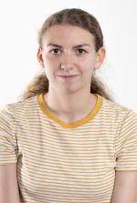 headshot photo of Jillian