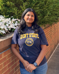 Outside headshot of Sam Pothuri wearing a ����ֱ�� State t-shirt