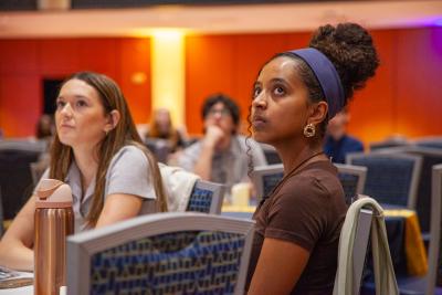 �Ը������� University students during the 2026 Student Leadership Summit.