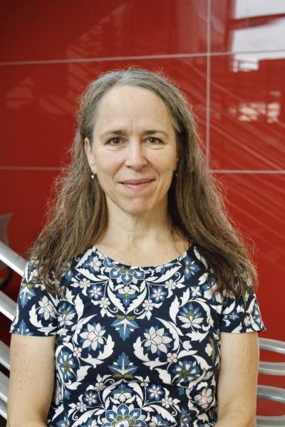 headshot of isabel farnsworth