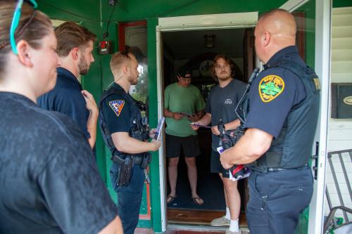 Representatives from ����Թ� Police, ����Թ� Police and the university’s Student Legal Services visit off-campus students.