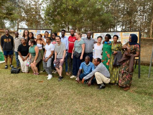 LaTaesia Snyder with a group in Rwanda