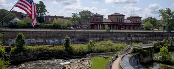 A photo of the Cuyahoga Rive in downton Kent.