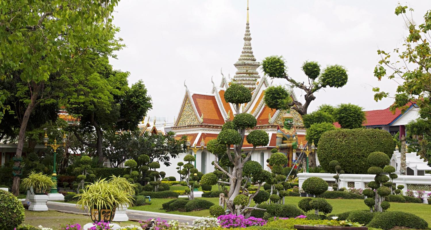 Temple and gardens in Bangkok