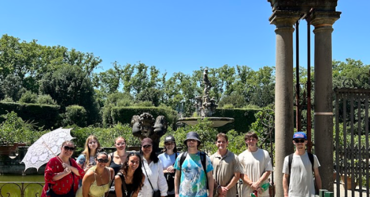Dr. Chi-hua Groff and her students in Florence Italy at the Boboli Gardens