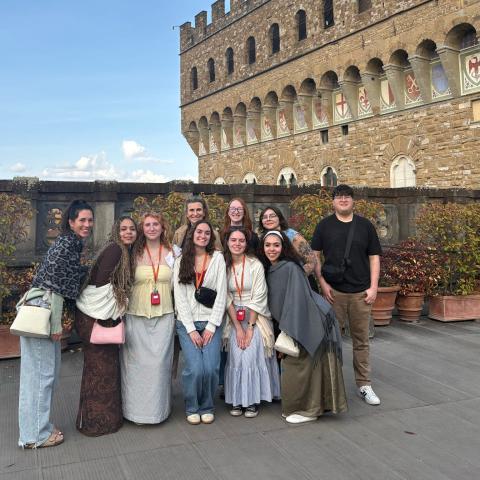 A group photo of Exploratory students with Dr. Laura in front of the Uffizi Gallery in Florence, Italy.