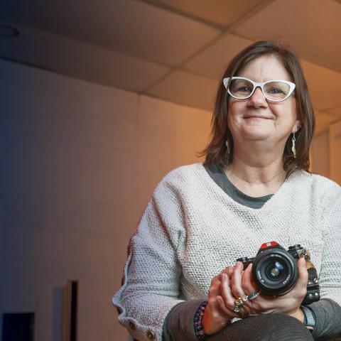 Solon High School art teacher and 51�Թ��� alumna Jennifer Thompson