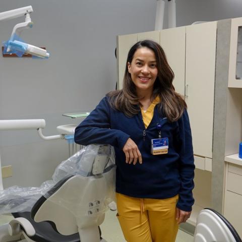 Rosa Bonillo Farias, is an internationally trained dentist participating in a partnership between MetroHealth and �鶹��ѡ that integrates public health education into clinical dental training.