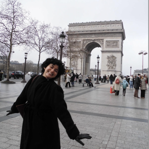 Tiffany in Paris in front of the Arc de triomphe.