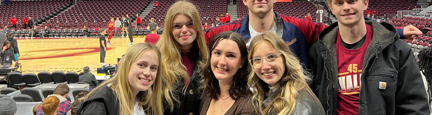 : Kent State AMA took a tour of Rocket Mortgage Fieldhouse in Fall 2022. While there, they met with Cleveland Cavaliers marketing executives, learned about their experience working with the Cavaliers and watched the team bring home a win.