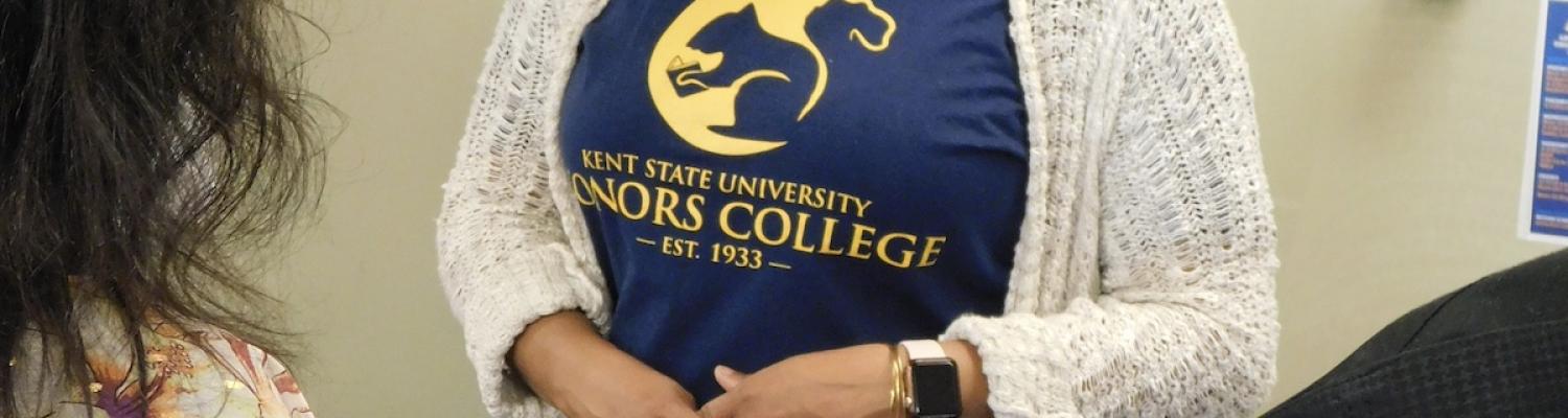 Honors College staff member Stacey Spearman speaks at an event.