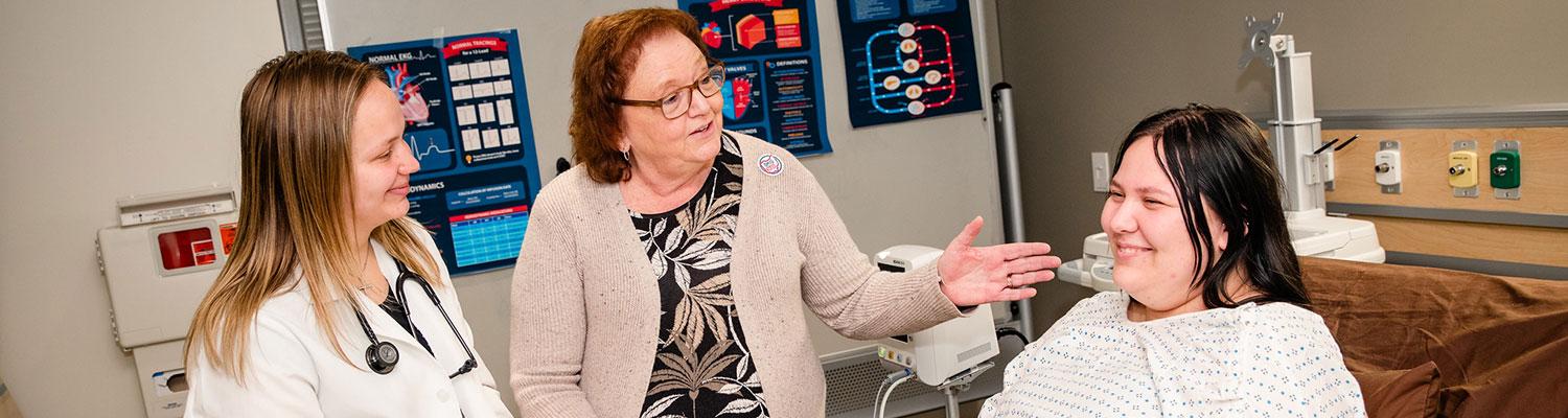 Students in the Bachelor of Nursing program at ����ֱ�� State Salemwith faculty member Diane Hill