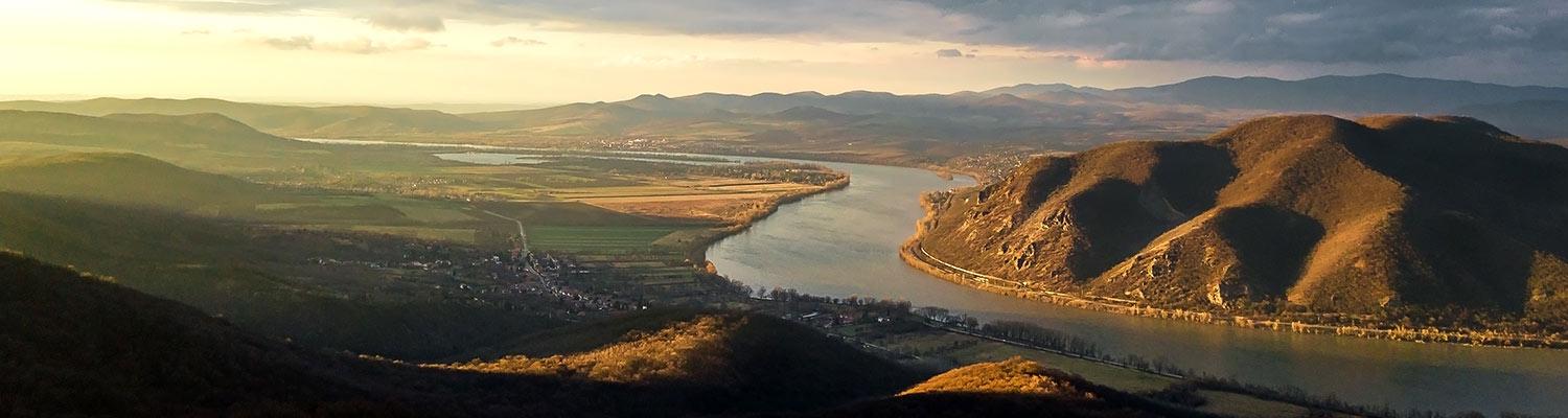 Geography landscape showing mountains and rivers