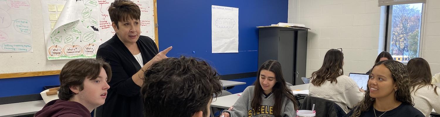 Potenza-Radis talking with a group of students in class