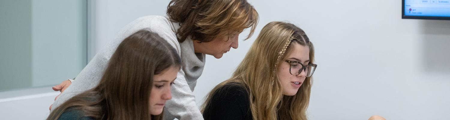 Kent State Faculty Assisting a Student