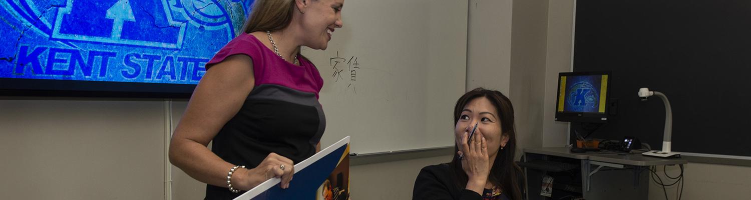 Eriko Tanaka (right), Japanese program coordinator and lecturer, receives a 2018 Outstanding Teaching Award.