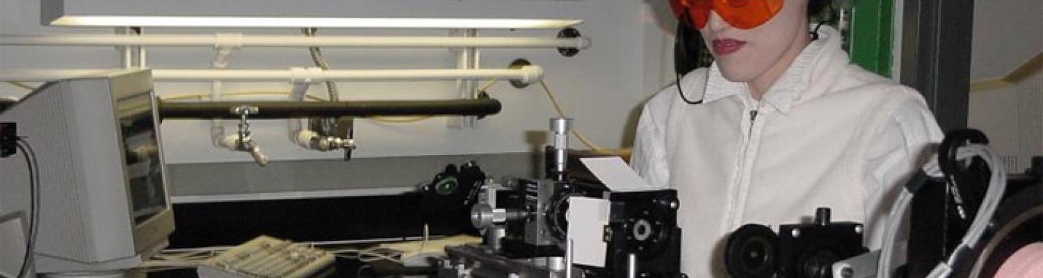Studying optical properties of liquid crystal materials
