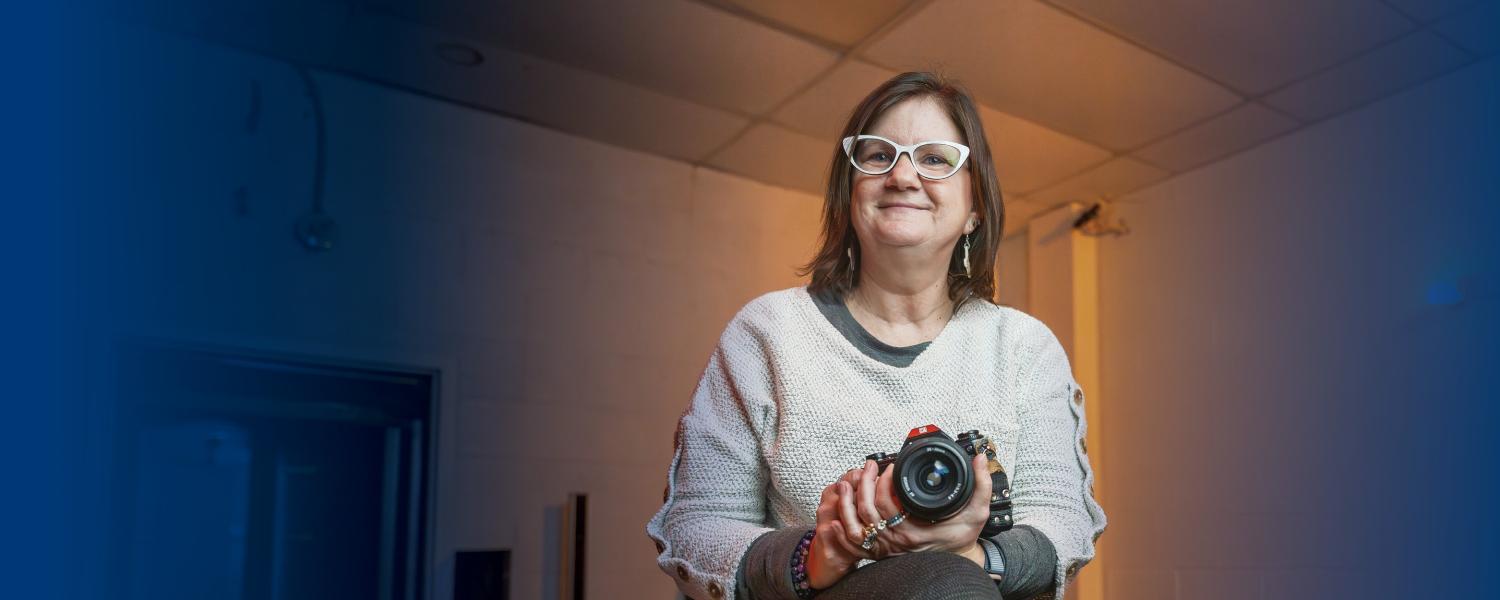 Solon High School art teacher and 91�ֿ� alumna Jennifer Thompson