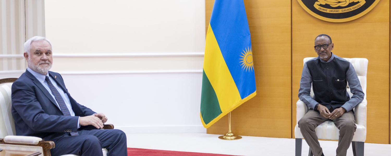 Dr. Marcello Fantoni, �Ը������� University Vice President for Global Education, meets with Rwandan President Paul Kagame at the Office of the President in Kigali, Rwanda.