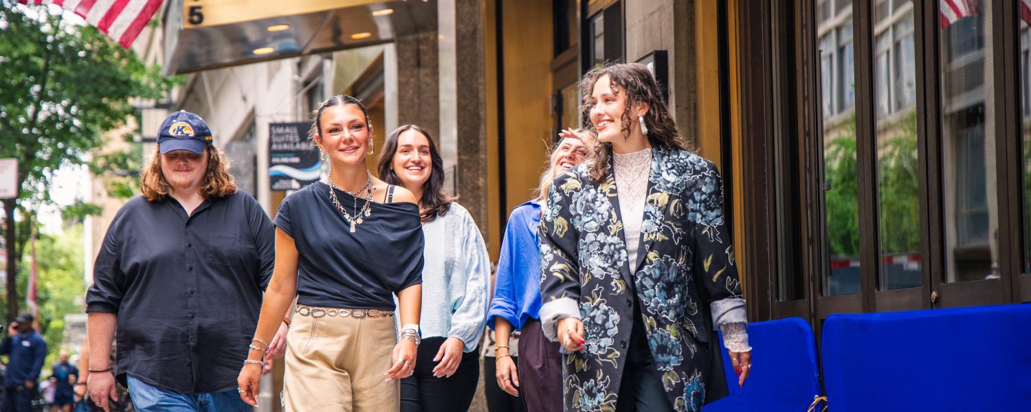A candid photo of �鶹��ѡfashion students walking down the streets of New York