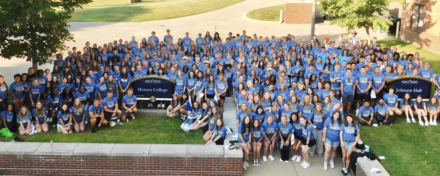 Honors College students from the Class of 2029 stand outside Stopher-Johnson Halls for a group photo at the ice cream social in fall 2025.