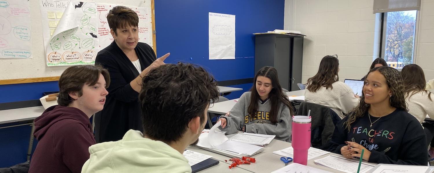 Potenza-Radis talking with a group of students in class