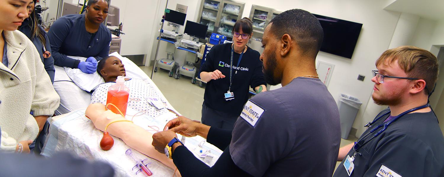 A group of respiratory therapy students work at the Cleveland Clinic lab