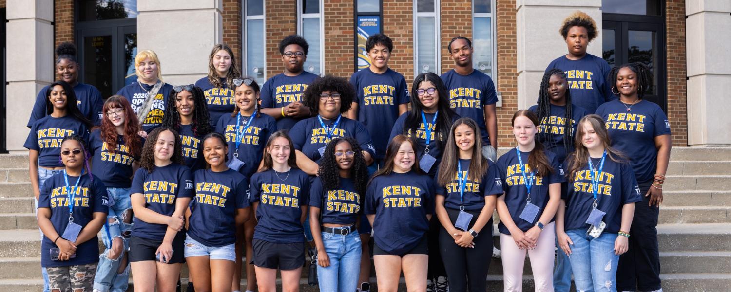 A group of upward bound students at 91����, in front of the MACC Annex