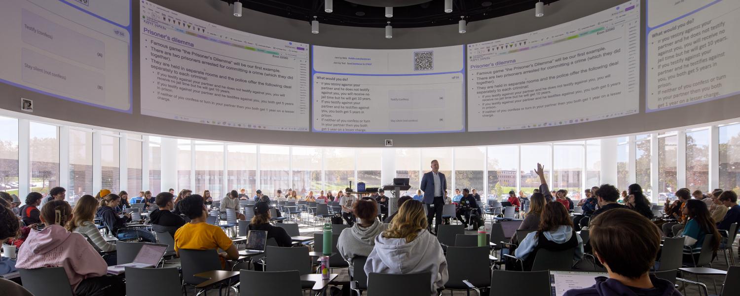 Professor Lock Reynolds teaching in the Crawford Hall Global Forum.