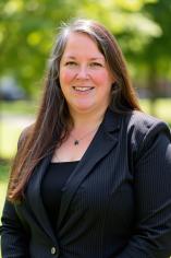 Headshot of Deanna Schmuck