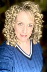 mari robertson poses for a photo