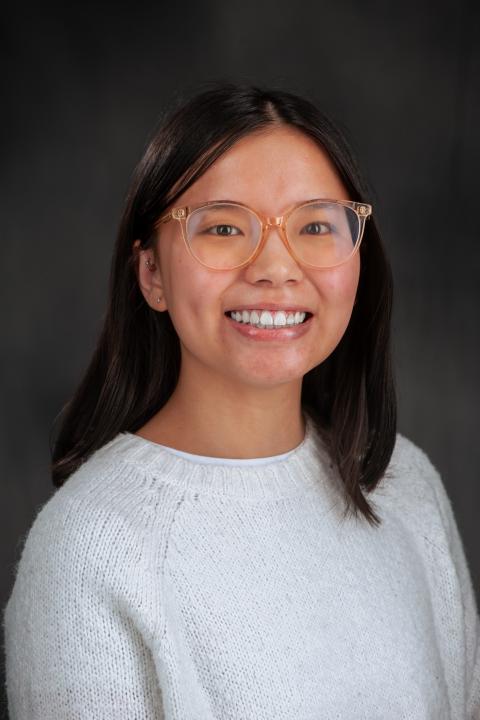 Lizzie Profile Headshot 