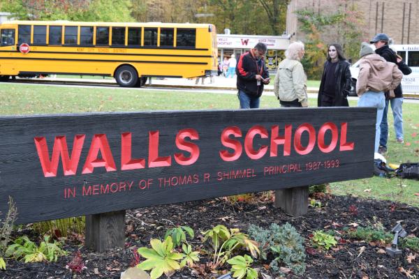 Walls Elementary School Sign