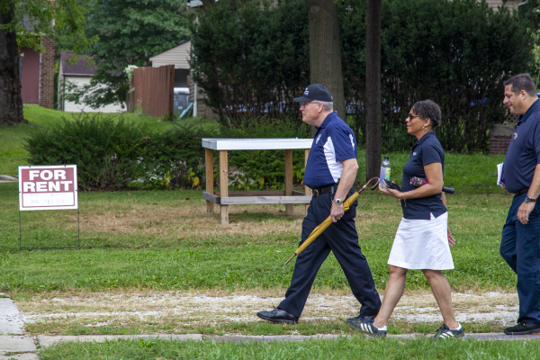 Kent Chief of Police Gary Stone, Kent State University Vice President of Student Life Eboni Pringle and Associate Dean of Students for Conduct & Community Engagement Todd Kamenash visit off-campus students.