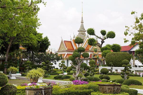 Temple and gardens in Bangkok